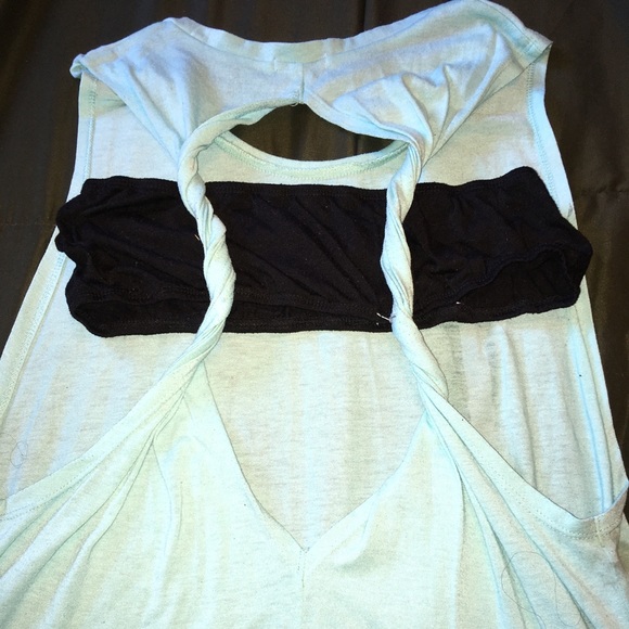 A muscle tank top - Picture 2 of 2